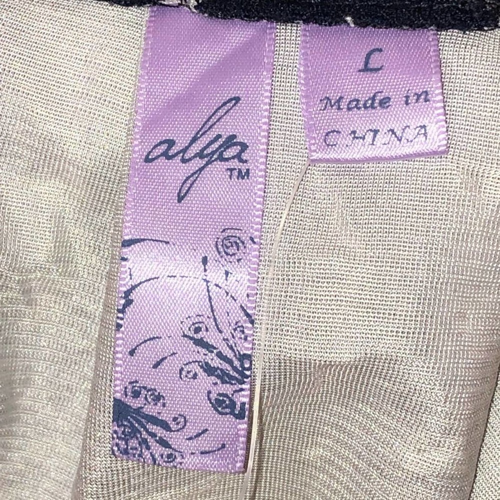 Francesca’s Ayla  Navy Triangle Scalloped Waist Skirt Size Large - Picture 10 of 13